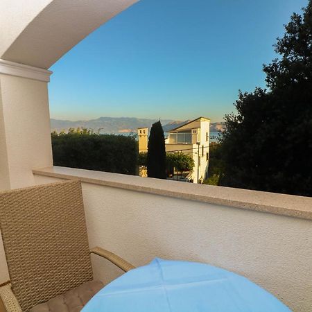 Apartments Blue And Green With Balcony Baska  Luaran gambar