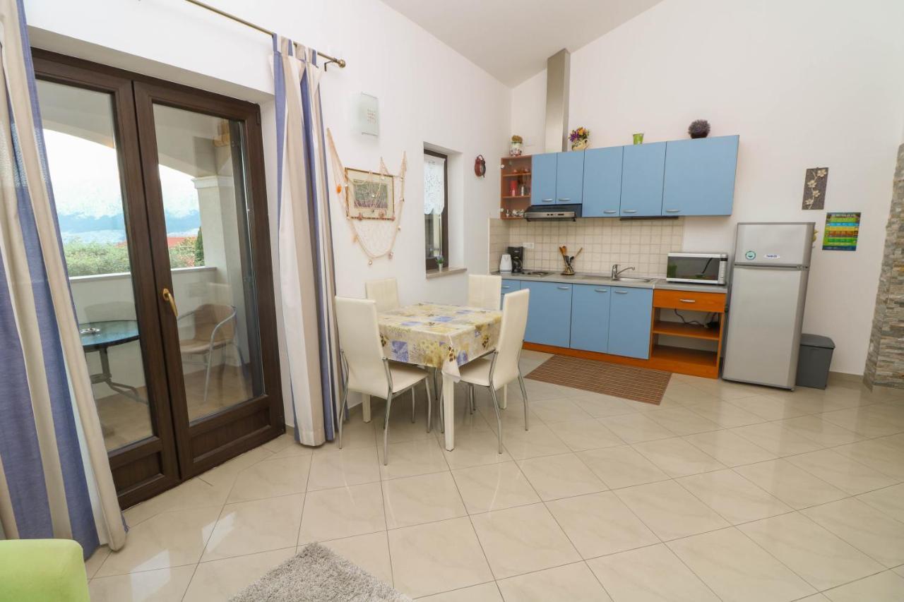 Apartments Blue And Green With Balcony Baska  Luaran gambar