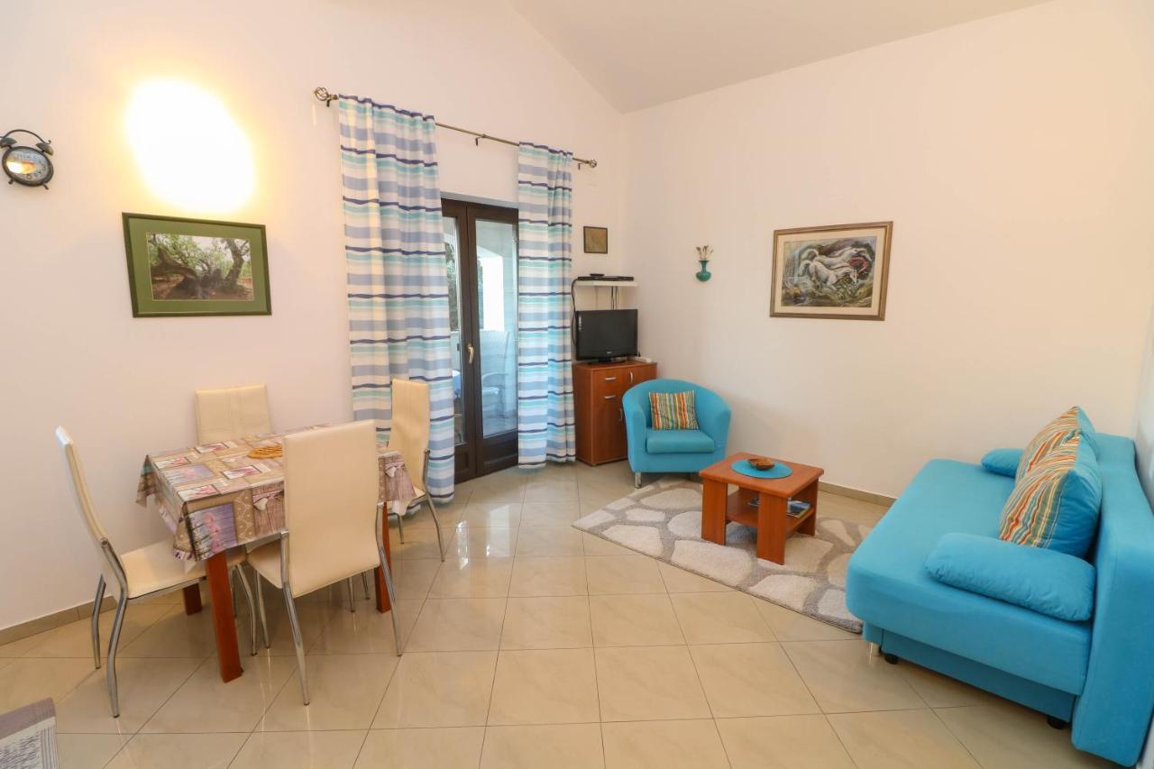 Apartments Blue And Green With Balcony Baska  Luaran gambar