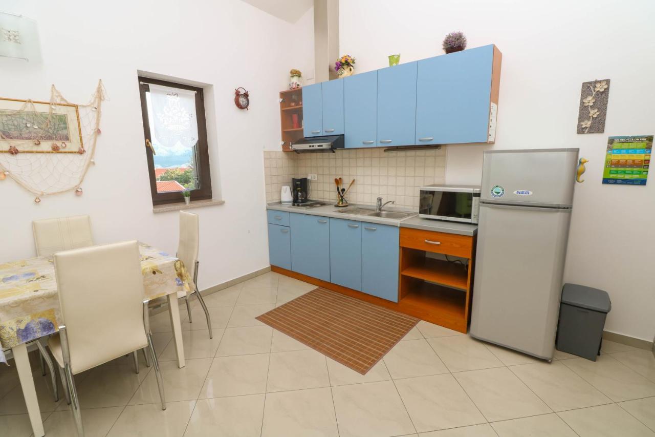 Apartments Blue And Green With Balcony Baska  Luaran gambar