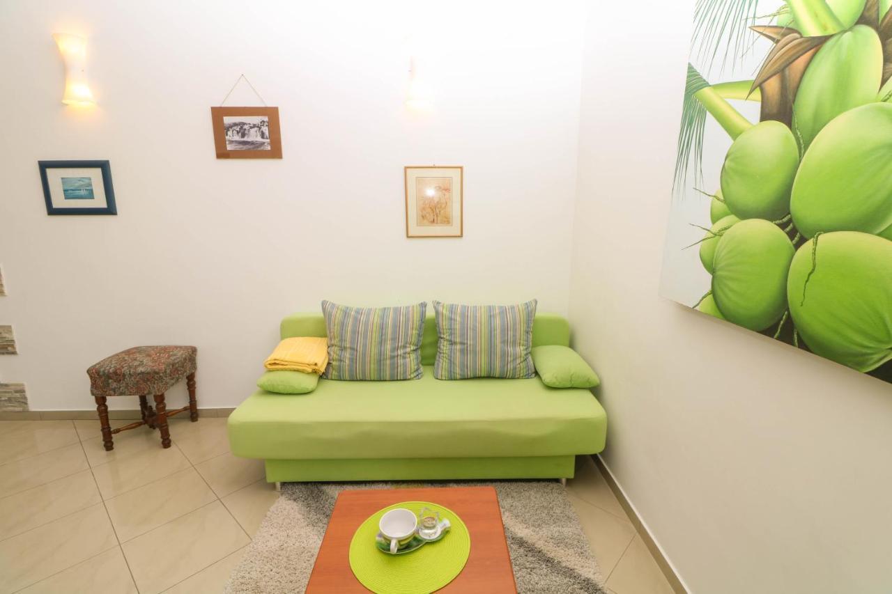 Apartments Blue And Green With Balcony Baska  Luaran gambar