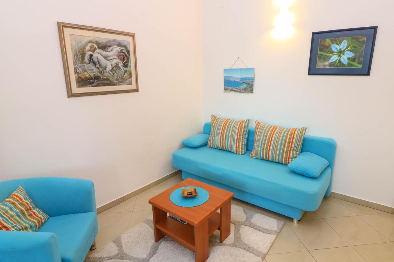 Apartments Blue And Green With Balcony Baska  Luaran gambar