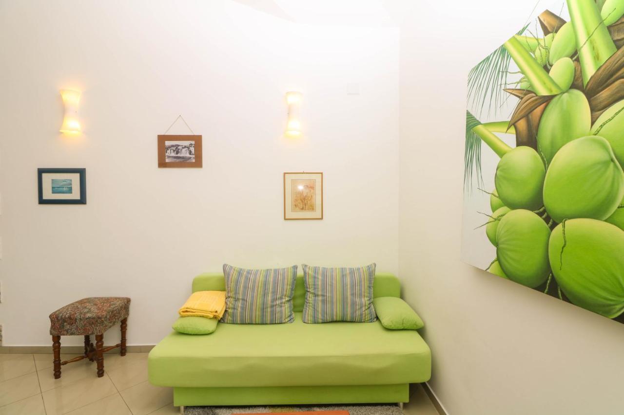 Apartments Blue And Green With Balcony Baska  Luaran gambar